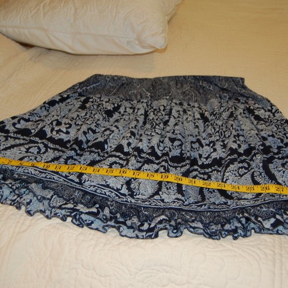 CB Blue Patterned Flouncy Skirt Size Large - Picture 6 of 9